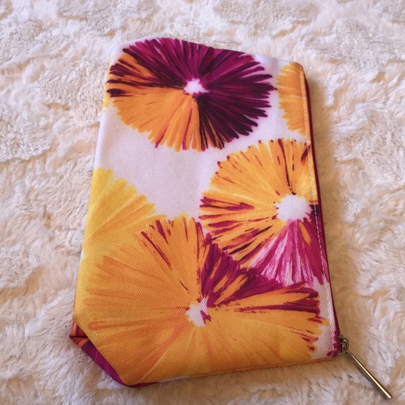 Lulu DK for Clinique Makeup Bag - Picture 3 of 4